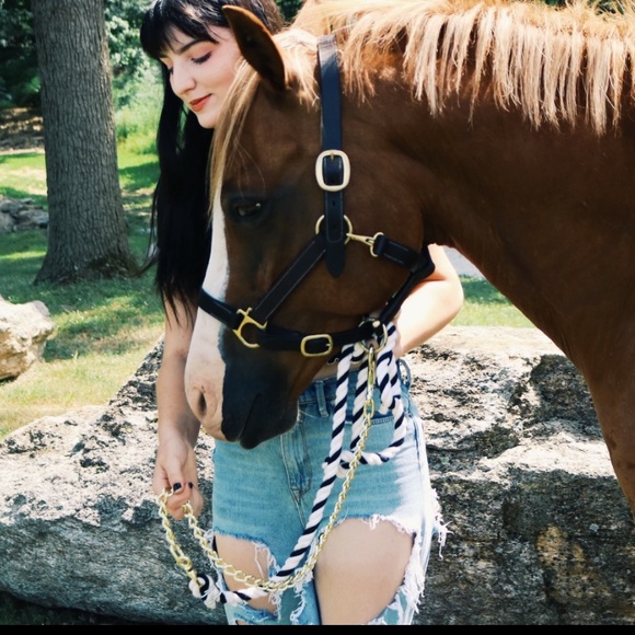 Urban outfitters light wash ripped mom jeans - Picture 3 of 4